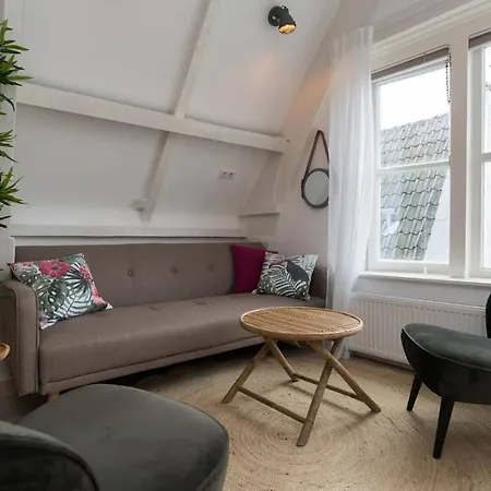 Stairway To Heaven Studio Apartment *