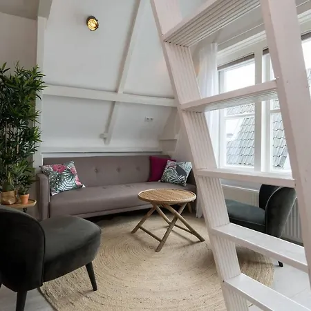 Stairway To Heaven Studio Apartment *