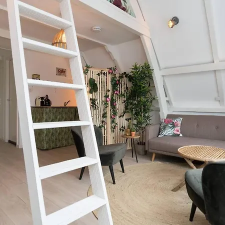 Apartment Stairway To Heaven Studio